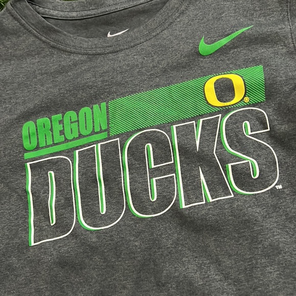 Youth Nike Oregon Ducks Dri-Fit Long Sleeve T-shirt - Picture 2 of 4